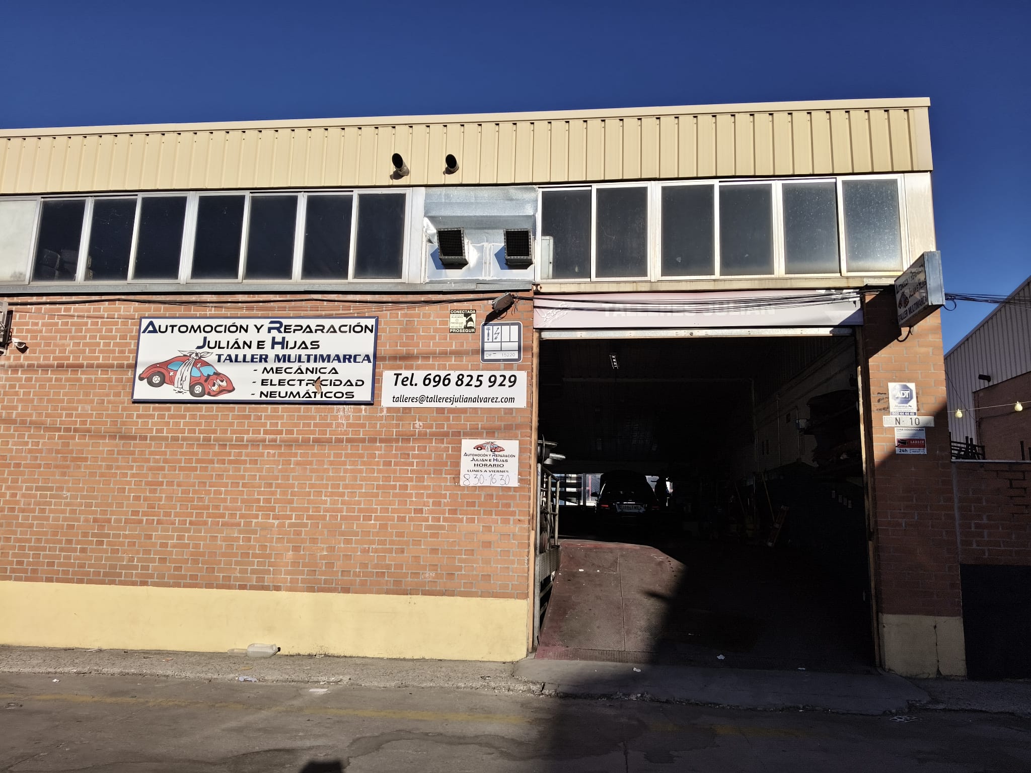 Fachada del Taller